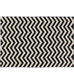 Lorena Canals Zig Zag Rug (4' 8" X 6' 7")