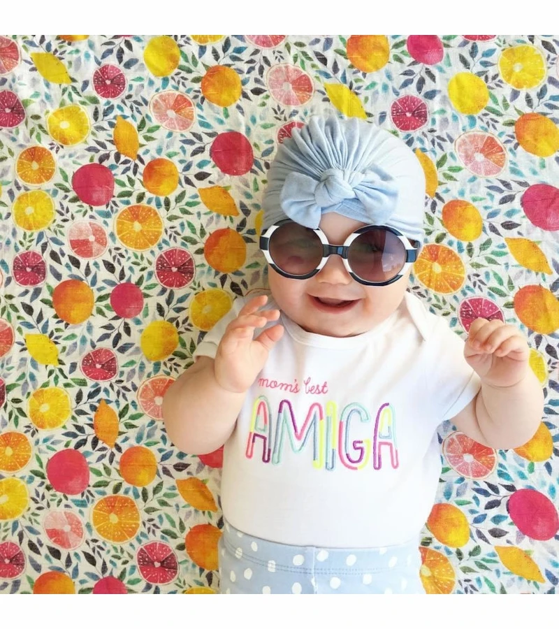 Loulou Lollipop Luxe Muslin Swaddle - Summer Citrus 3 Loulou Lollipop Luxe Muslin Swaddle - Summer Citrus - Image 3