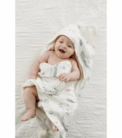 Petit Pehr Hooded Towel - Life Aquatic -Britax || Little Unicorn || Graco Shop petit pehr hooded towel life aquatic 10