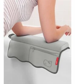 Skip Hop Moby Bathtub Elbow Rest - Grey -Britax || Little Unicorn || Graco Shop skip hop moby bathtub elbow rest grey 179