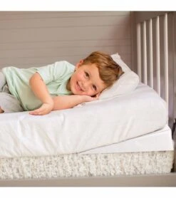 Summer Infant SwaddleMe Good Vibes Vibrating Folding Crib Wedge 7 Summer Infant SwaddleMe Good Vibes Vibrating Folding Crib Wedge -Britax || Little Unicorn || Graco Shop summer infant swaddleme good vibes vibrating folding crib wedge 151